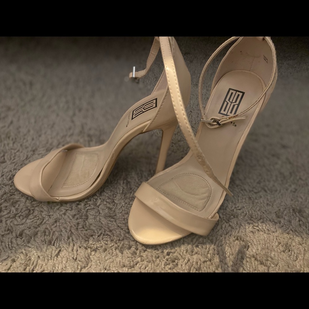 Size 6. Brand Signature by Shoe-dazzle